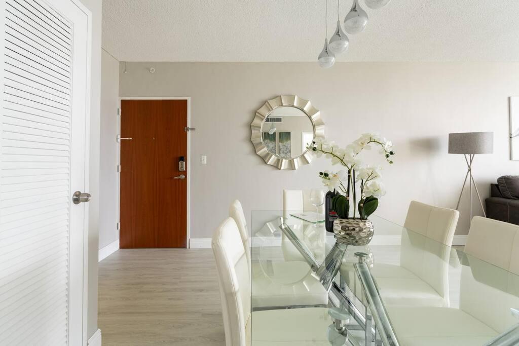 Luxury Stylish Oceanfront 2 Bedroom 2 Bathroom In Hollywood Fl ภายนอก รูปภาพ